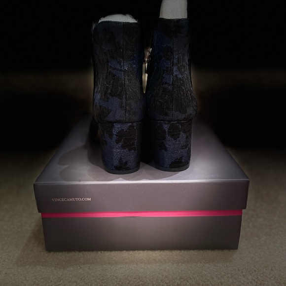 Vince Camuto Kassie Boots - Picture 5 of 7